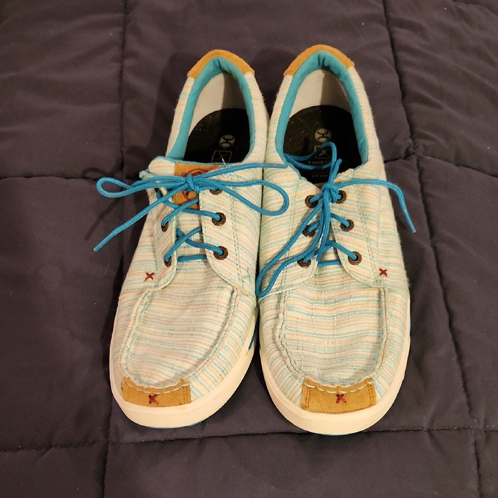 Hooey Twisted X Striped Sneakers with Blue Trim
